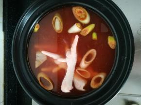 鸡爪想要好吃，软烂就要提前放。