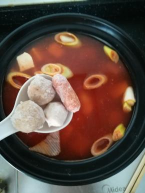 再加点肉丸子。