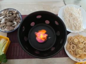 两块酒精点燃。