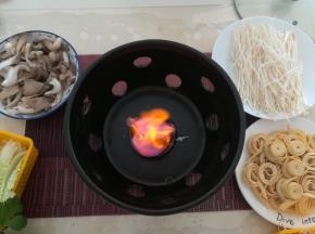 两块酒精点燃。