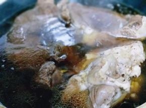 煮的牛肉来一张图，用高压锅压了30分钟。