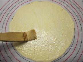 用刷子涂黄油