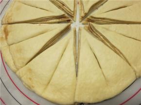 每份中间割口，但不要割穿