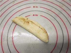 对折起来用手压实