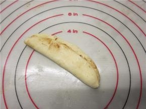 对折起来用手压实