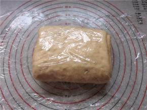 盖保鲜膜饧制15分钟