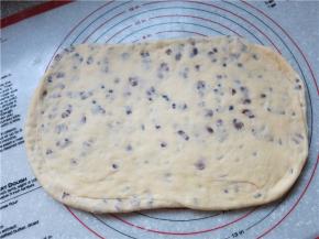 饧好的面片擀开