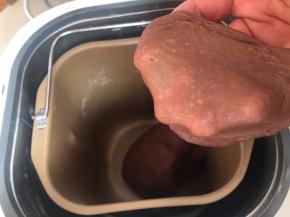 面团材料混合揉出薄膜