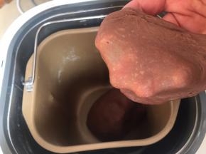 面团材料混合揉出薄膜