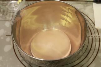 将面团取出，搓圆放入盆内，盖上保鲜膜进行一发（25度－28度）