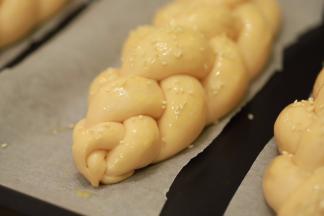 均匀的洒上熟白芝麻