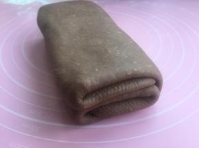 对折，对折。我折了5层。静置5分钟。