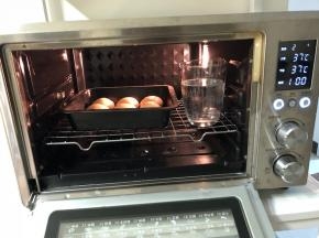 放入烤箱，烤箱内放一杯水，进行发酵1小时