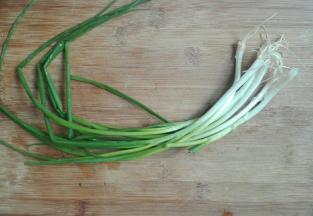 葱洗净切去根须