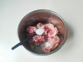 放一小勺糖