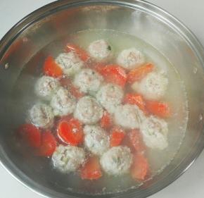 全部做好盖上锅盖烧开，中火继续烧三分钟