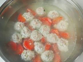 全部做好盖上锅盖烧开，中火继续烧三分钟