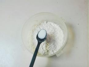 面粉里面放半小勺盐