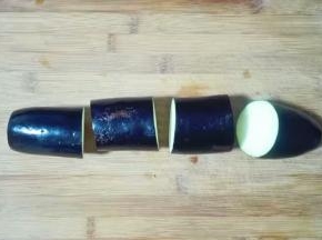茄子洗净切成段