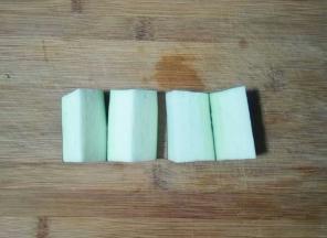 每个段切成四分