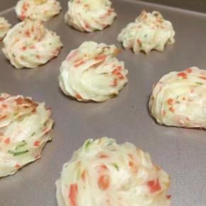 烤箱180度10分钟，200度烤五分钟，烤箱温度可以根据自己烤箱来设定，品牌不一样火候大小有所差别