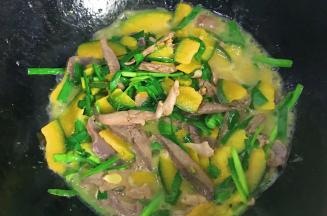 煮至韭菜熟了即可关火出锅了