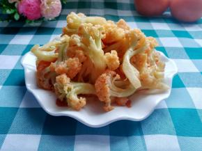 美味诱人，营养丰富的番茄炒花菜做好了，可以美美的享用了。