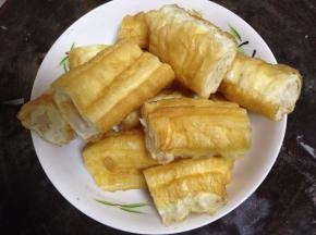 油条切5厘米左右的段