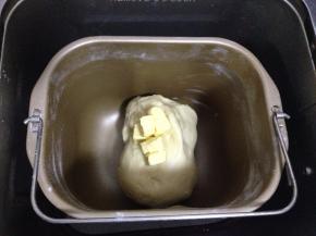 加入软化的黄油