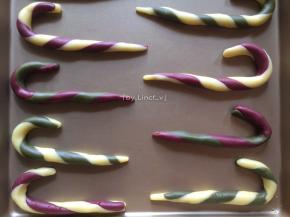 所有的拐杖造型做好放入金盘中

