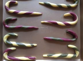 所有的拐杖造型做好放入金盘中

