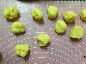 奶酥馅取出也分成13份