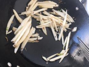 葱花会有一点变色 我不太介意 介意的话后放也可以