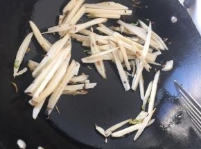 葱花会有一点变色 我不太介意 介意的话后放也可以