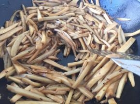 划开能够看出来 水分都已经没有了