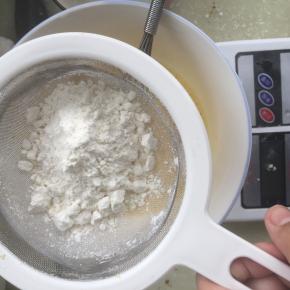 加入低筋面粉，要过筛子