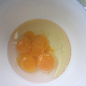 加入油和水打散