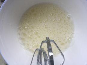 蛋清加几滴醋打发