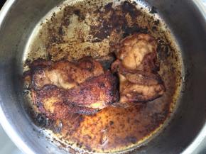 焖好的鸡腿，喜欢脆皮口感，小火双面煎制金黄色收汁即可，不喜欢脆皮直接可以关火捞起