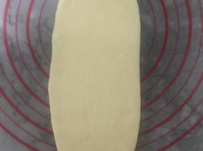 擀成牛舌状