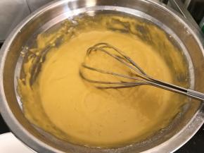 左右划“之”字拌匀后置一旁备用