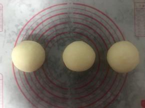 分成三份，揉圆