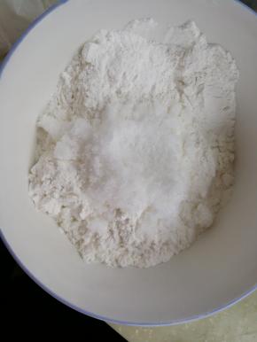 大米粉+糯米粉+糖称好了放在一起