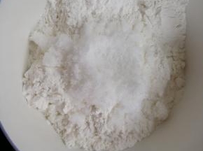 大米粉+糯米粉+糖称好了放在一起