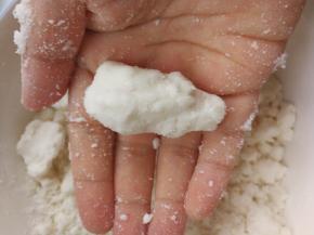 用力攥一下成团