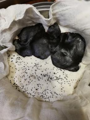 入枣泥和黑芝麻