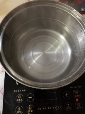 锅里的水要翻开