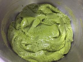 加入到液体混合物中，翻拌均匀