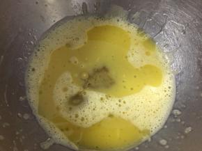 加入蜂蜜，混合均匀