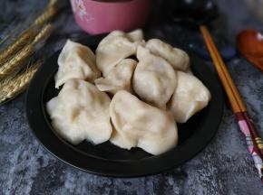 我还盛了碗饺子汤，没喝到饺子汤的饺子，不算完美啊哈哈哈